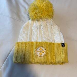 Pittsburgh Steelers '47 Brand Women's Luminance Cuffed Cable Knit Hat with Pom
